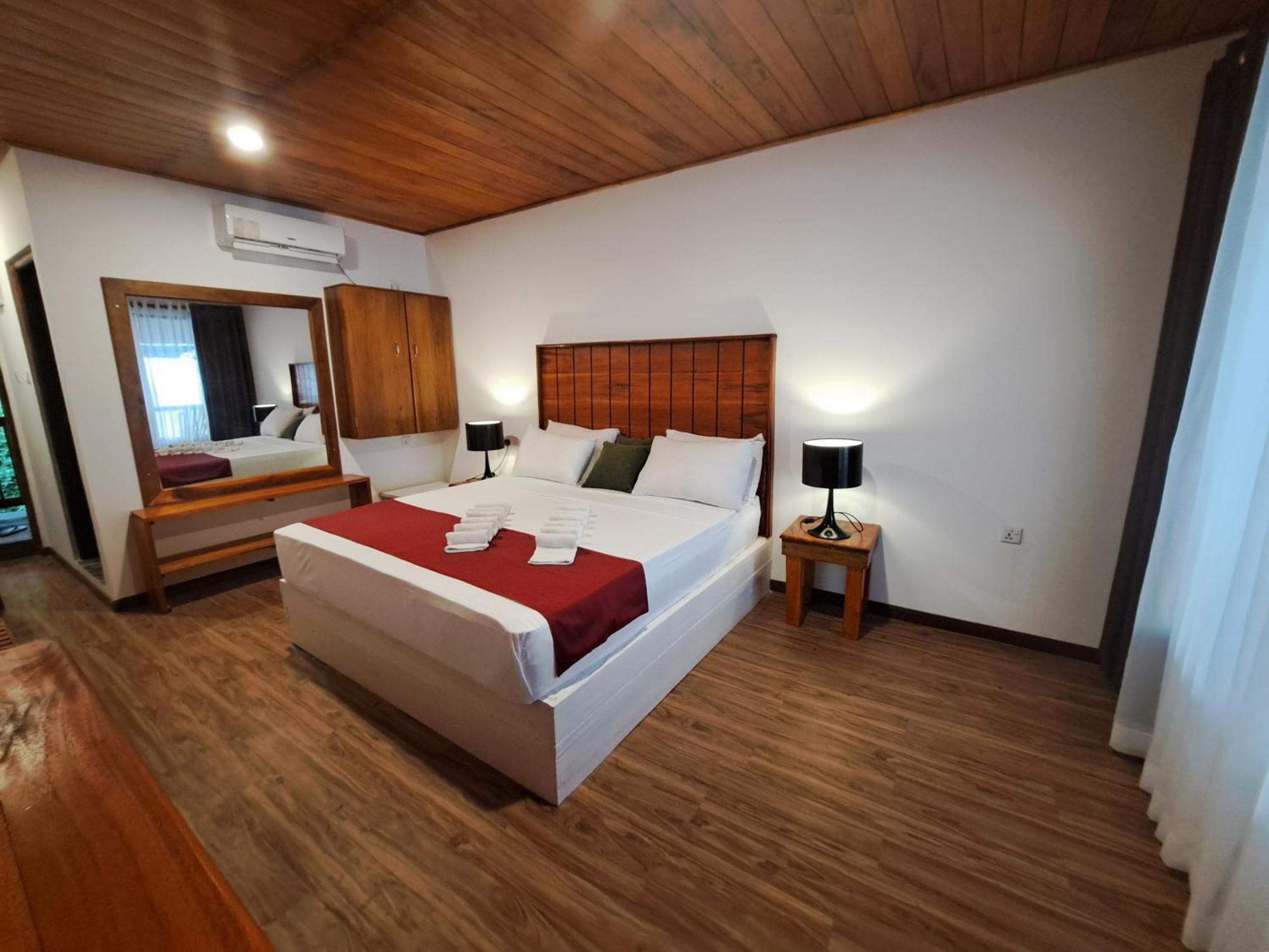 One World Mirissa Otel Dış mekan fotoğraf