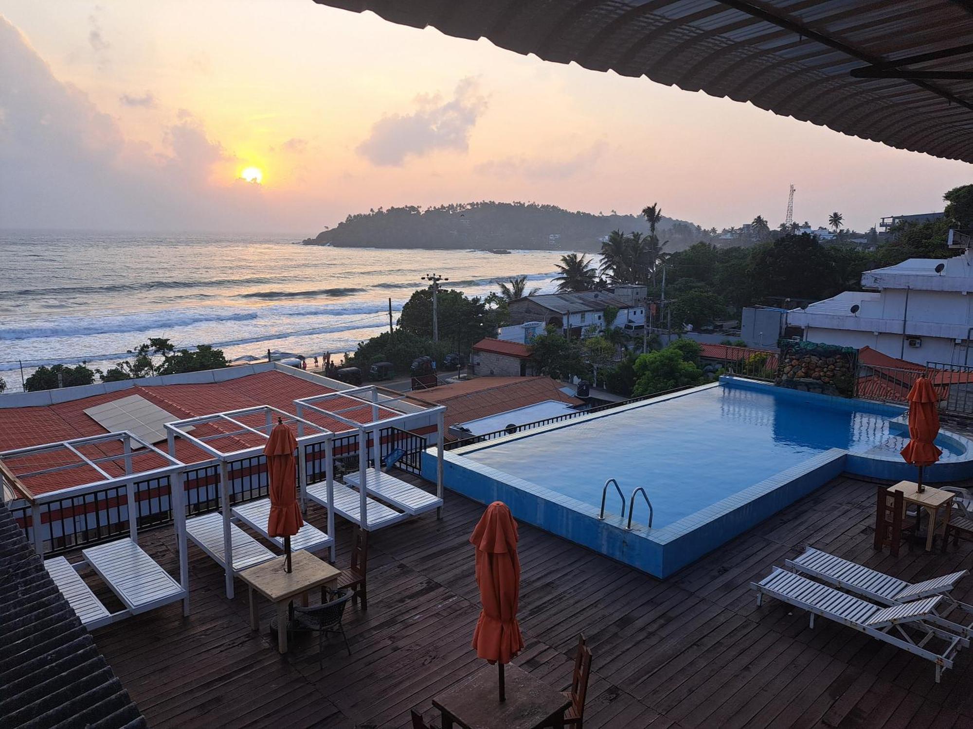 One World Mirissa Otel Dış mekan fotoğraf