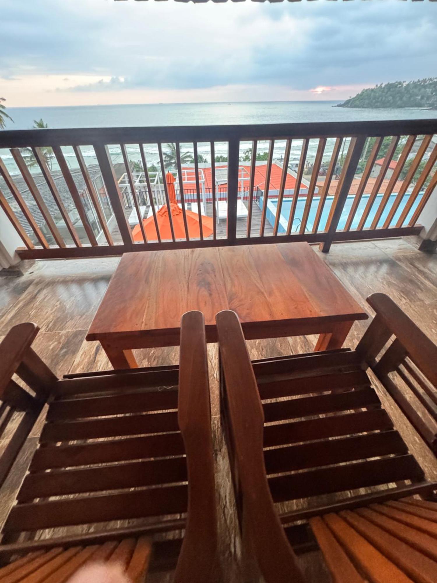 One World Mirissa Otel Dış mekan fotoğraf